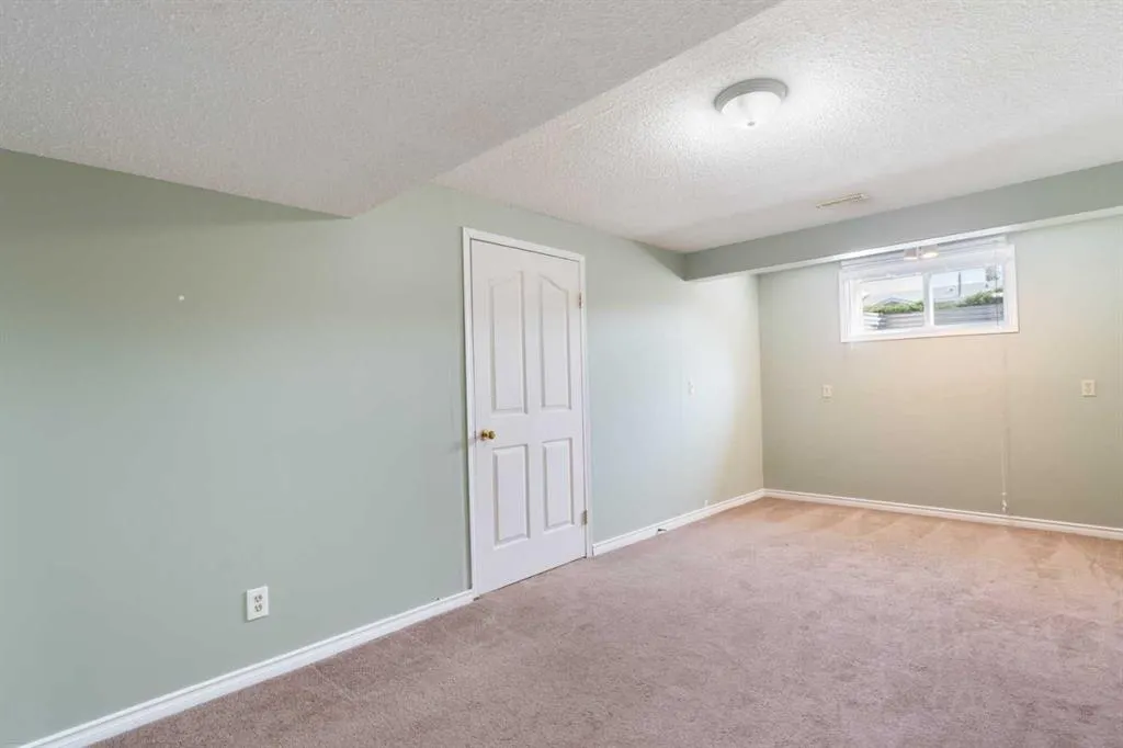 39 Bearberry Crescent NW