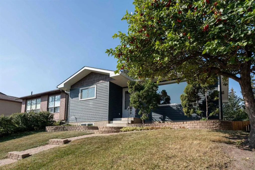 39 Bearberry Crescent NW