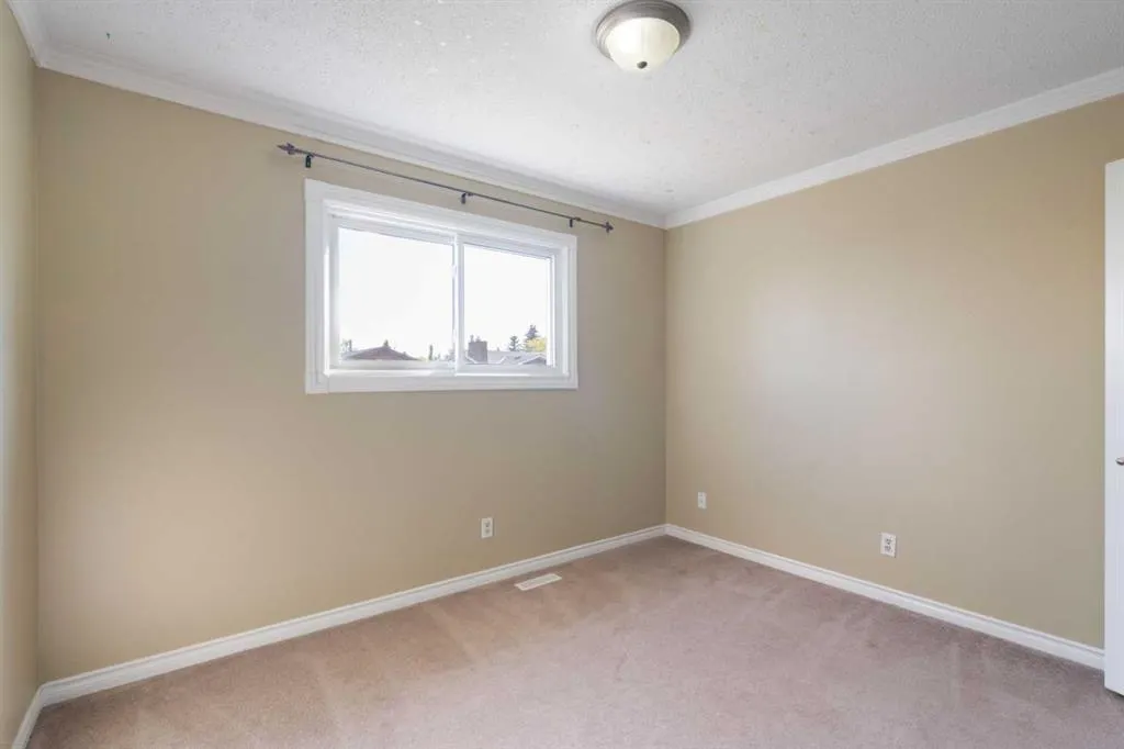 39 Bearberry Crescent NW