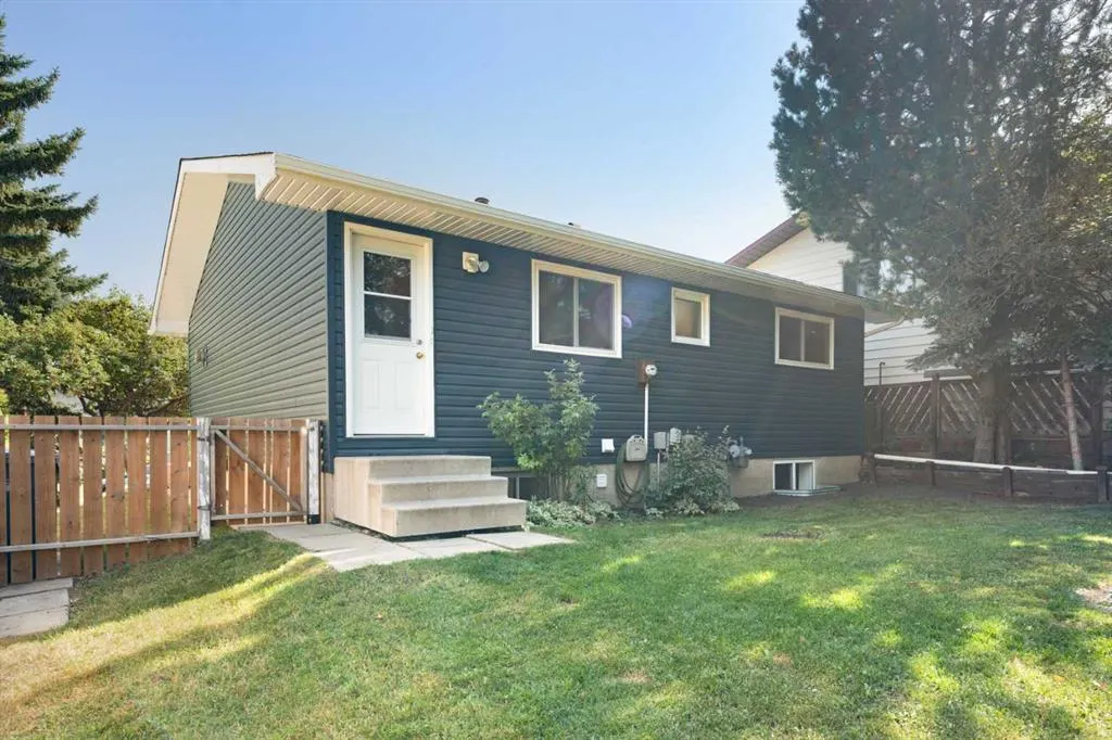 39 Bearberry Crescent NW