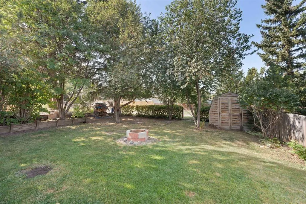 39 Bearberry Crescent NW