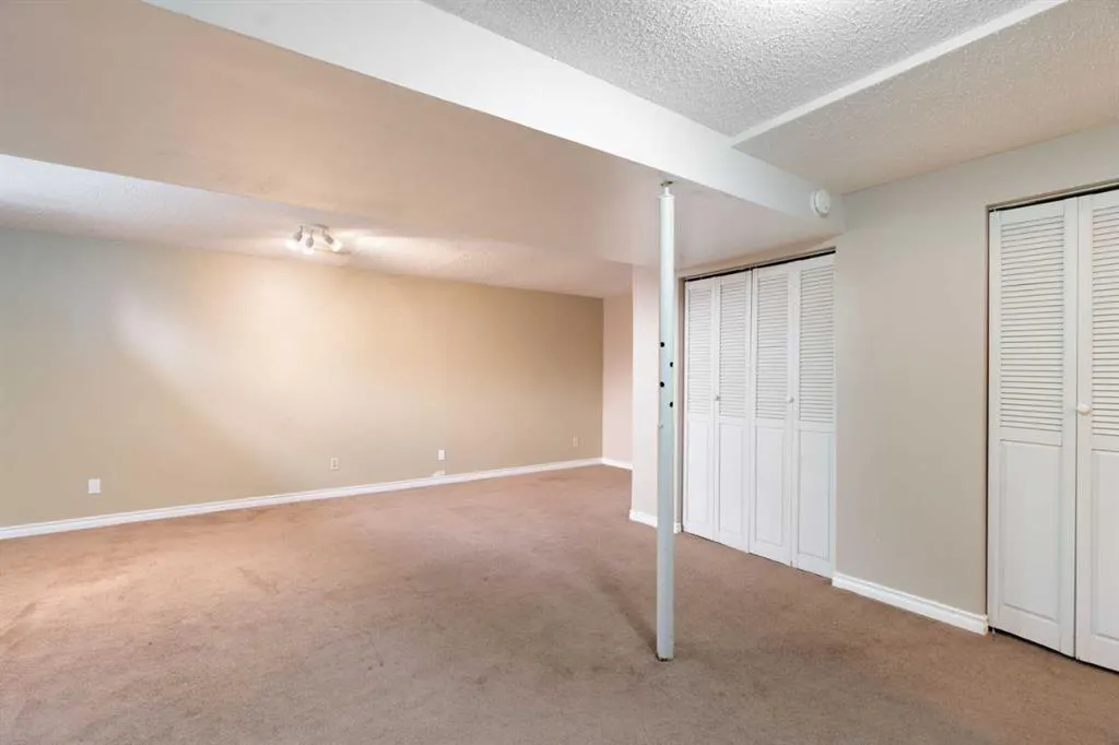 39 Bearberry Crescent NW