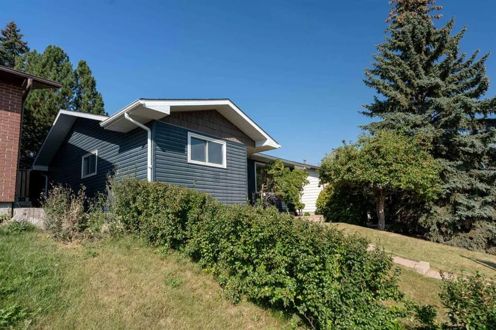 39 Bearberry Crescent NW