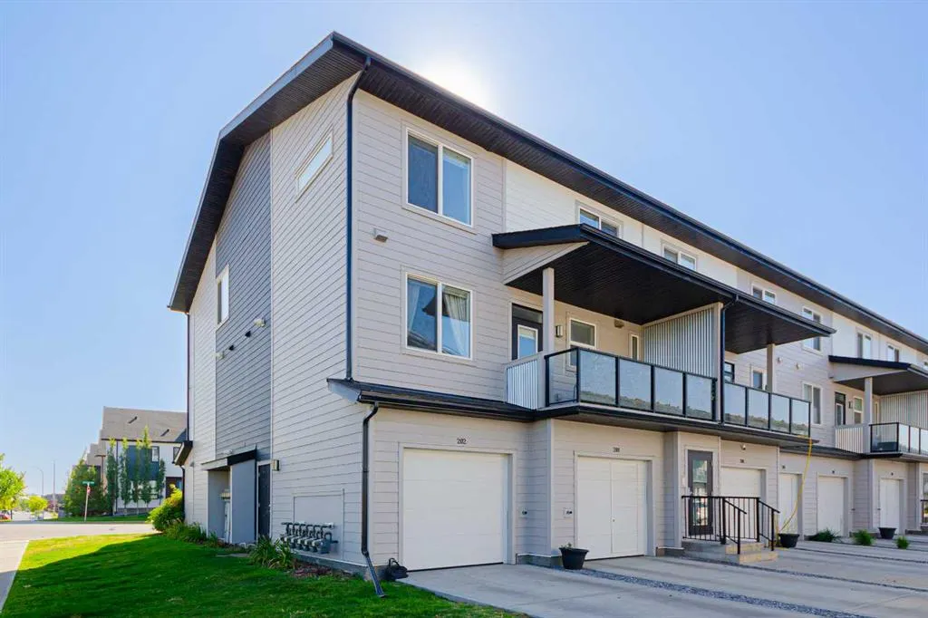 515 Redstone Walk NE, #202