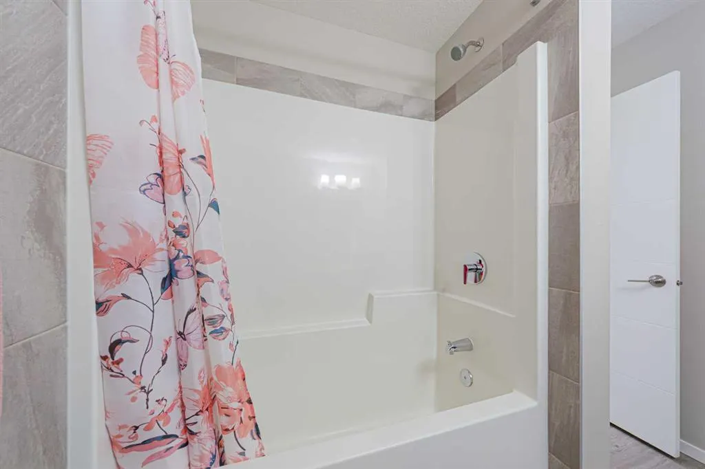 515 Redstone Walk NE, #202