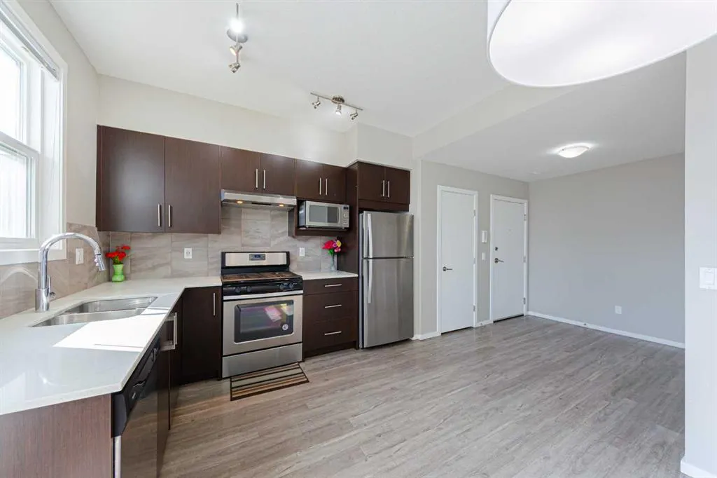 515 Redstone Walk NE, #202