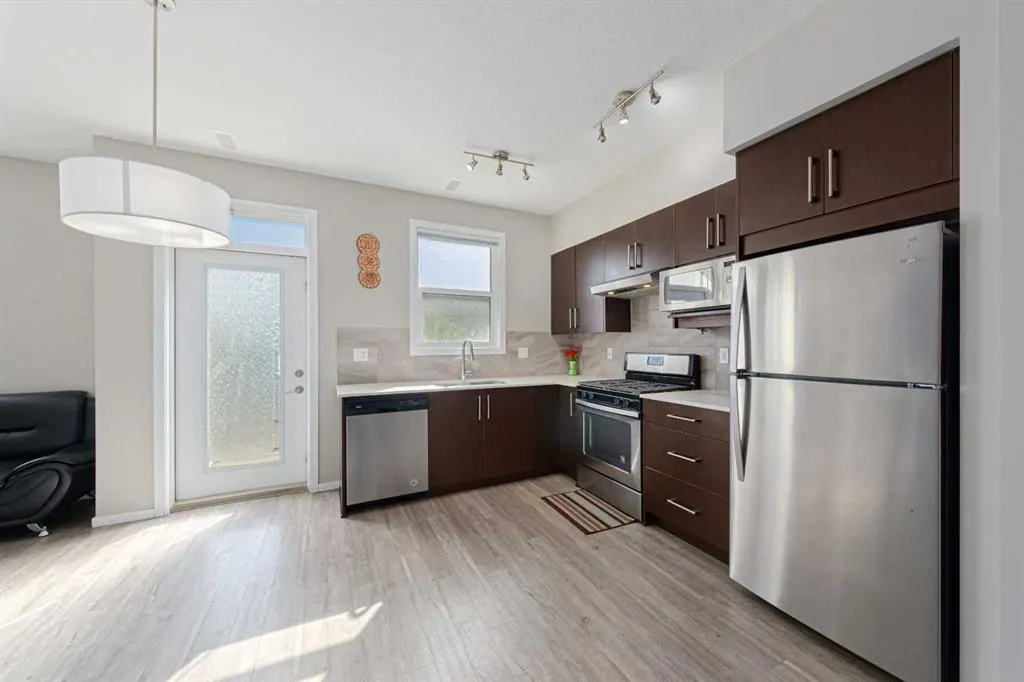 515 Redstone Walk NE, #202