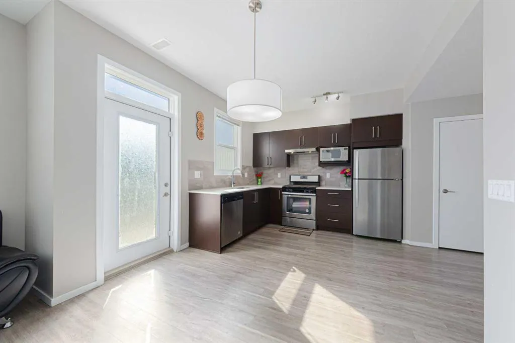 515 Redstone Walk NE, #202