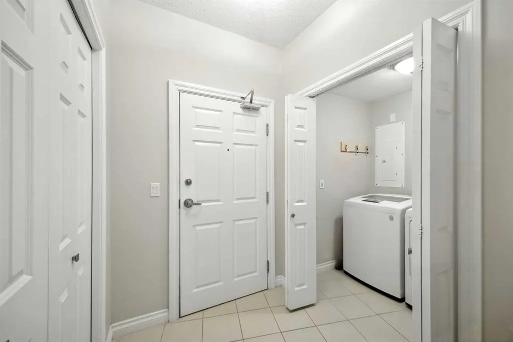 14 Hemlock Crescent SW, #8103