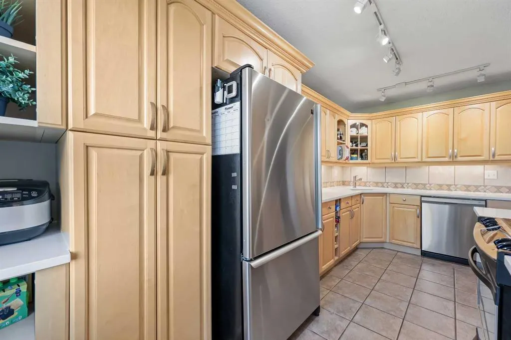 5400 Dalhousie Drive NW, #76