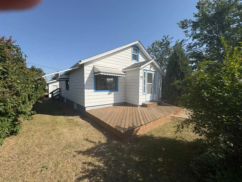 220 LADY VIVIAN Avenue W