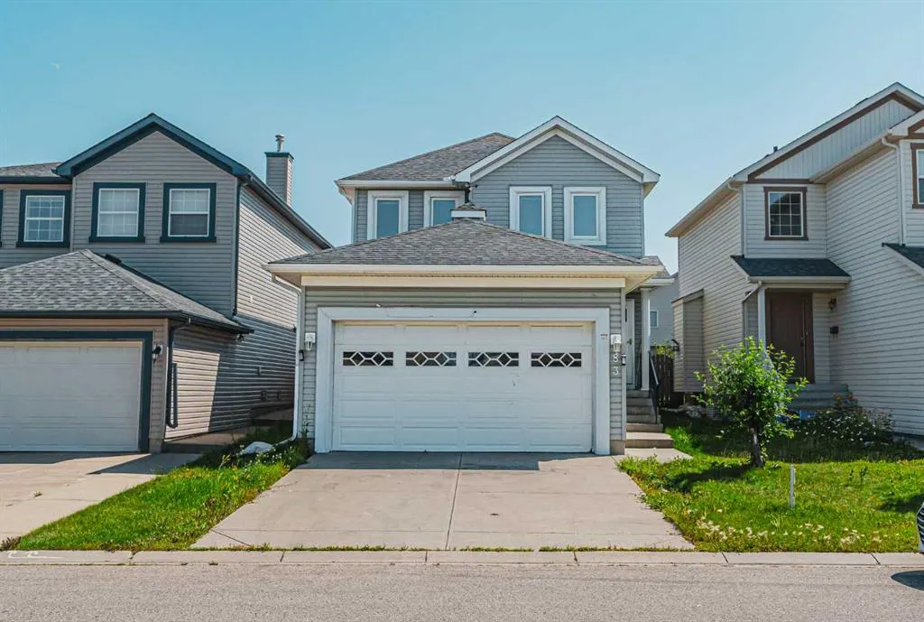 83 Martha's Close NE