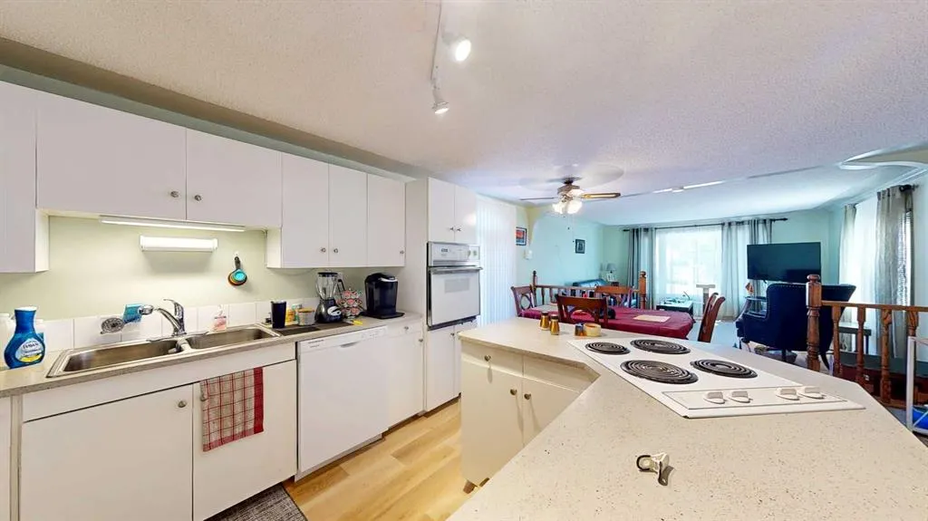 25 De Havilland Boulevard SW