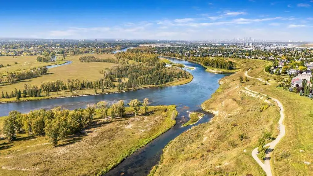 96 Mt Douglas Point SE