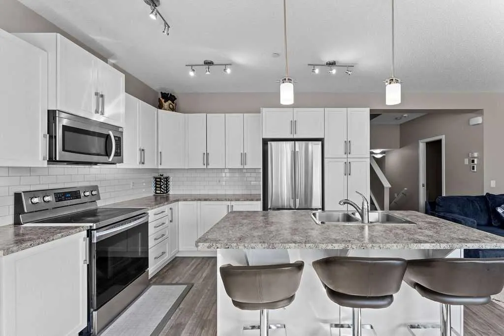 59 Howse Manor NE