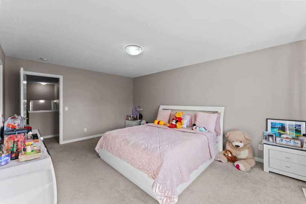 59 Howse Manor NE