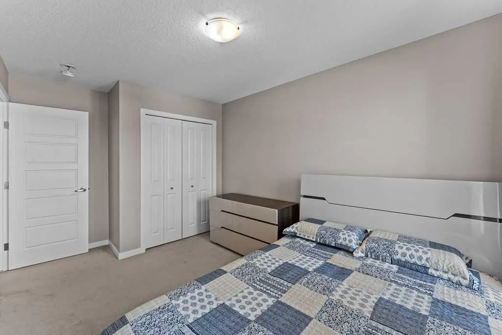 59 Howse Manor NE