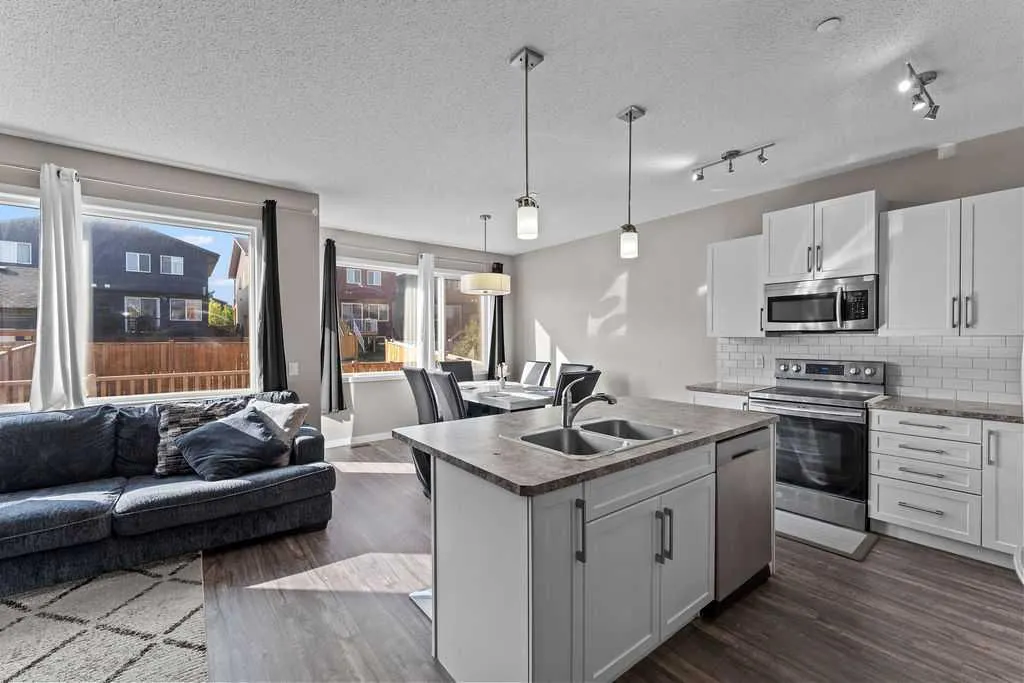 59 Howse Manor NE