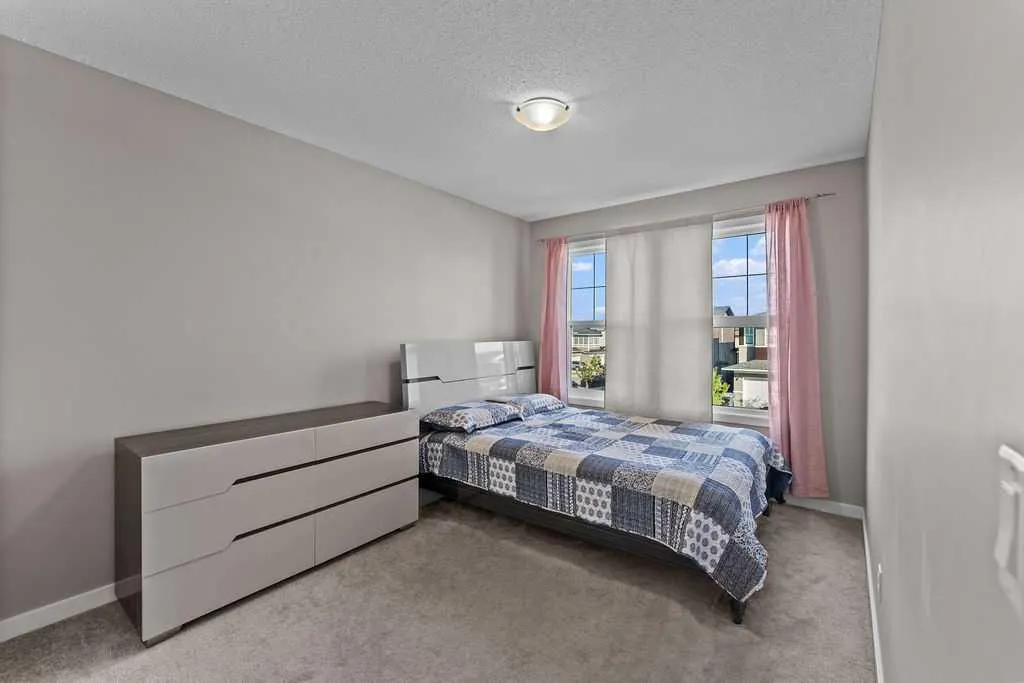 59 Howse Manor NE