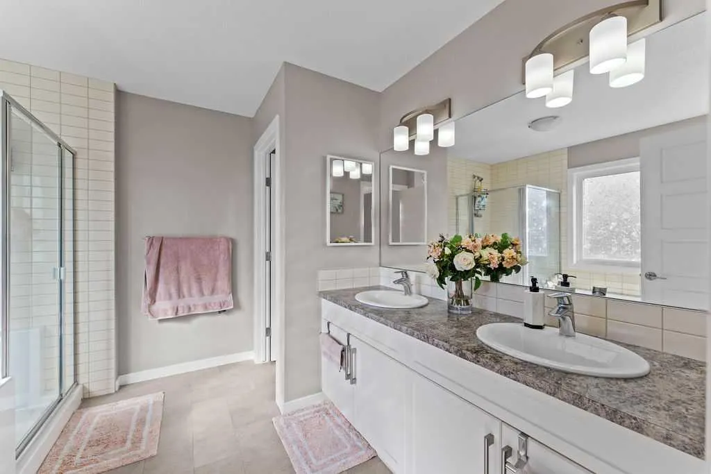 59 Howse Manor NE