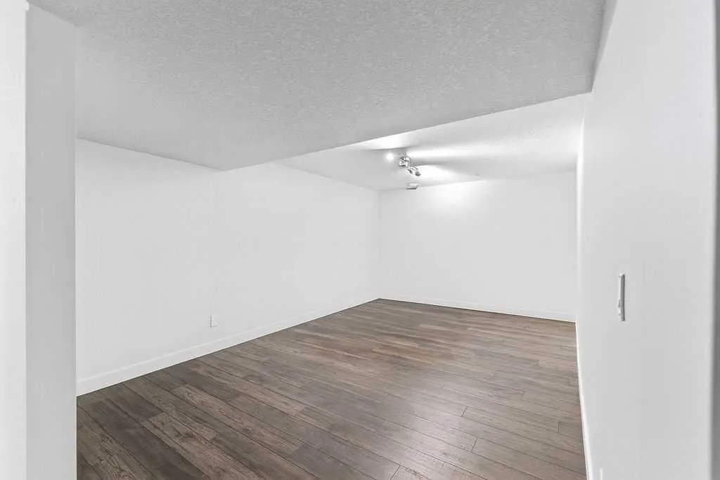 59 Howse Manor NE