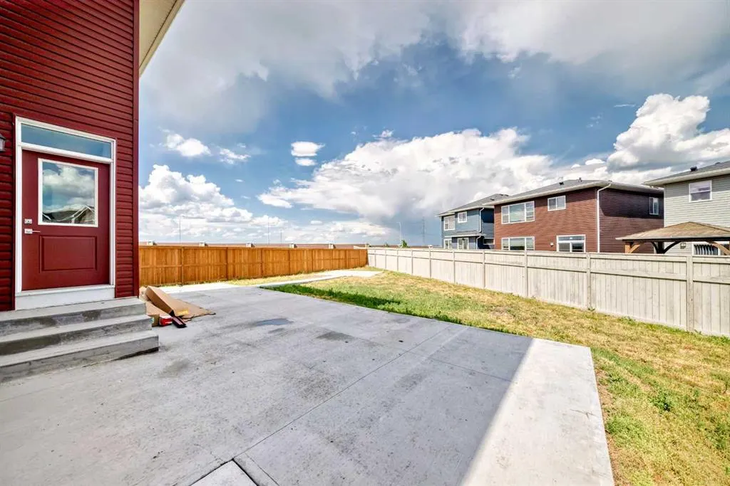 171 Red Sky Crescent NE