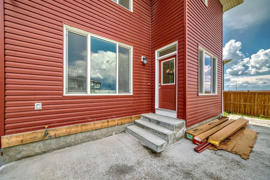 171 Red Sky Crescent NE