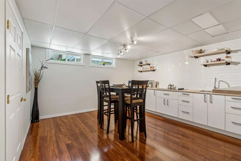 343 Canterbury Drive SW