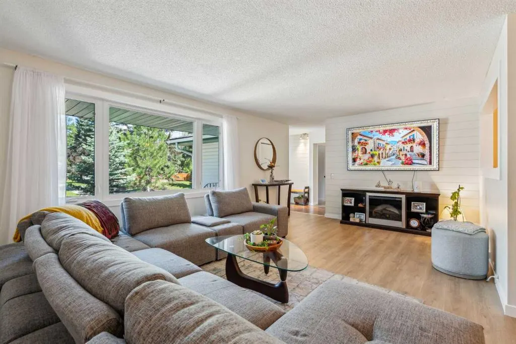 343 Canterbury Drive SW