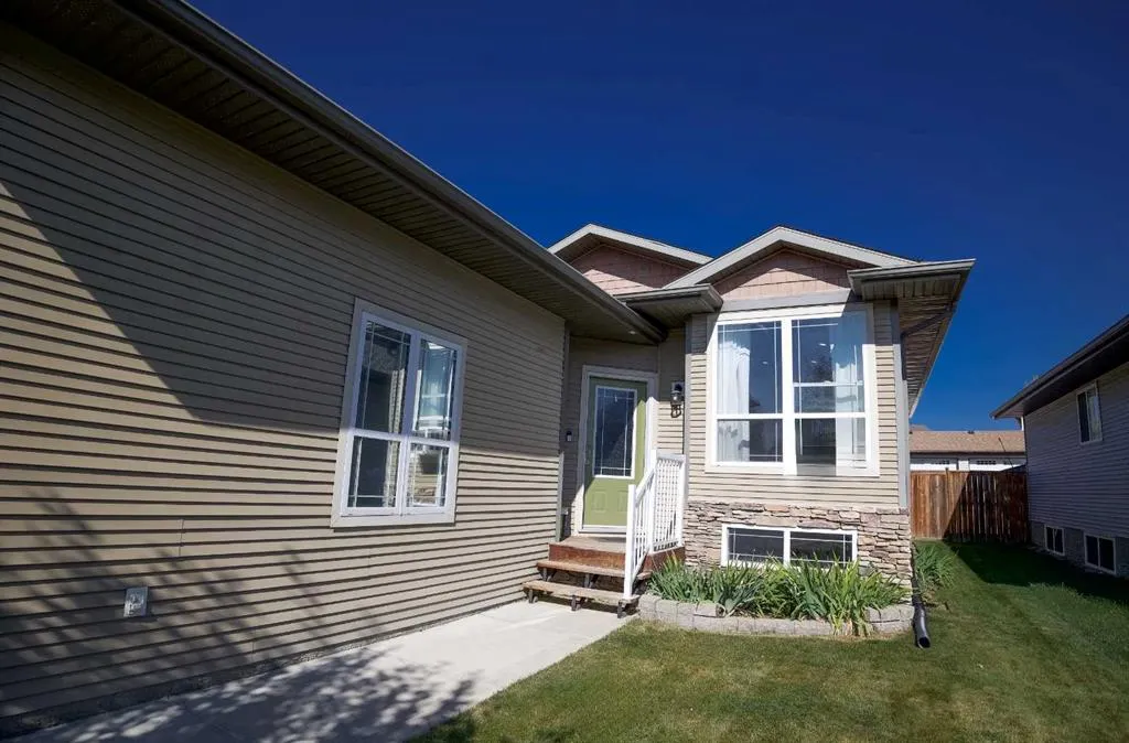 205 Jennings Crescent