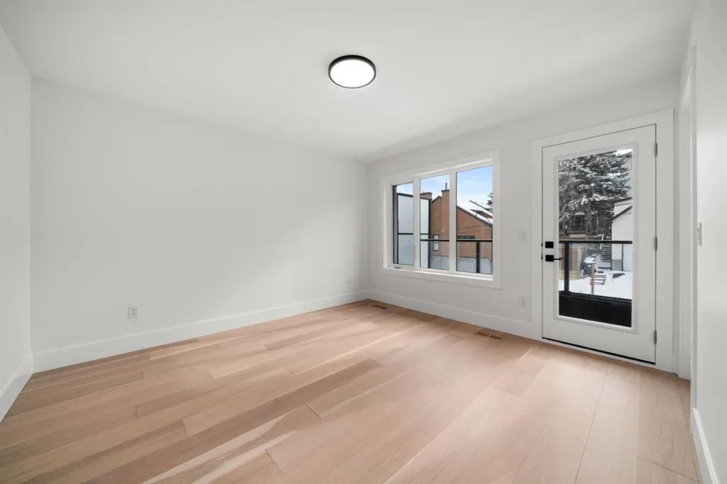 1907 28 Avenue SW