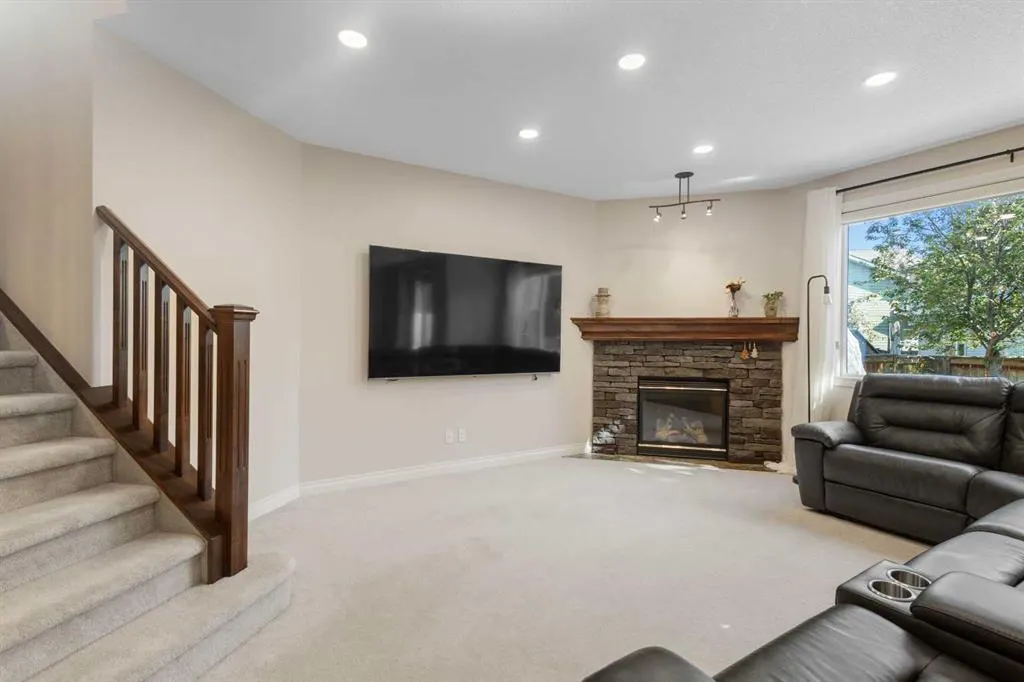 36 Aspen Hills Close SW
