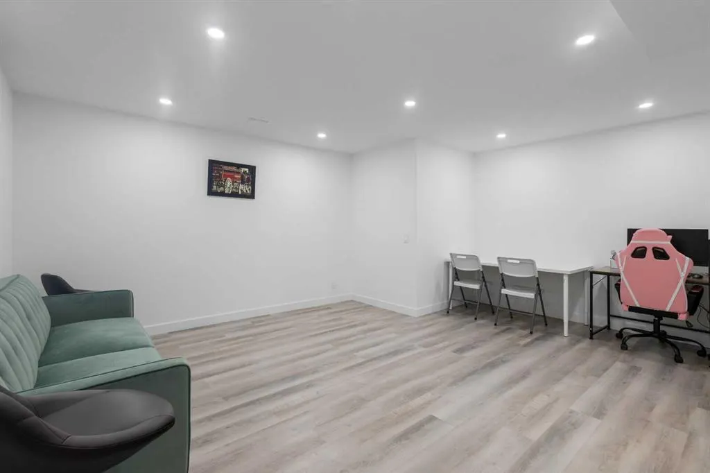 36 Aspen Hills Close SW