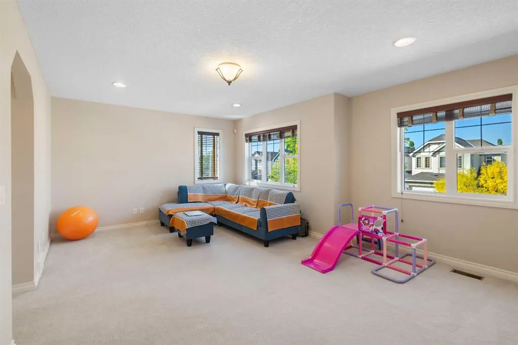 36 Aspen Hills Close SW