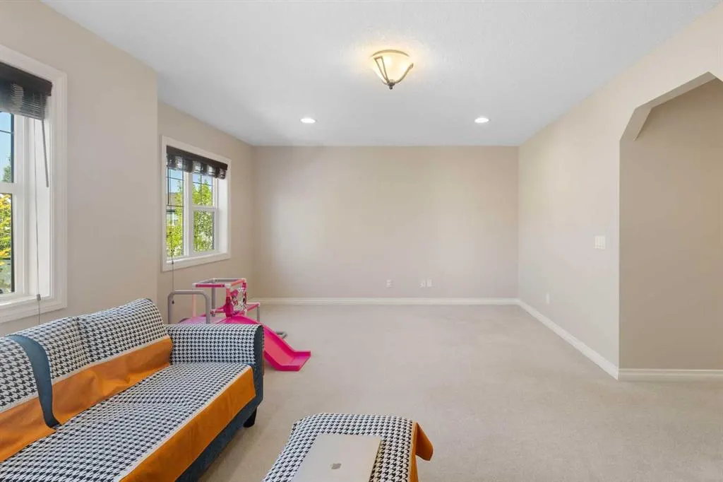 36 Aspen Hills Close SW