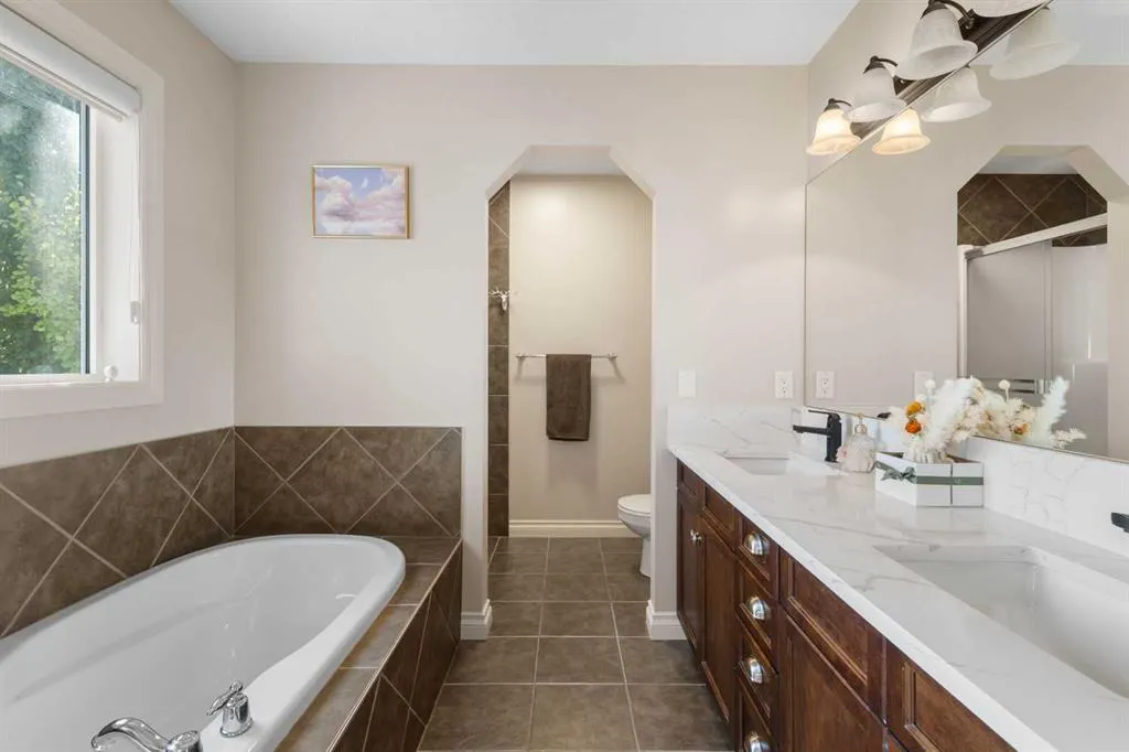 36 Aspen Hills Close SW