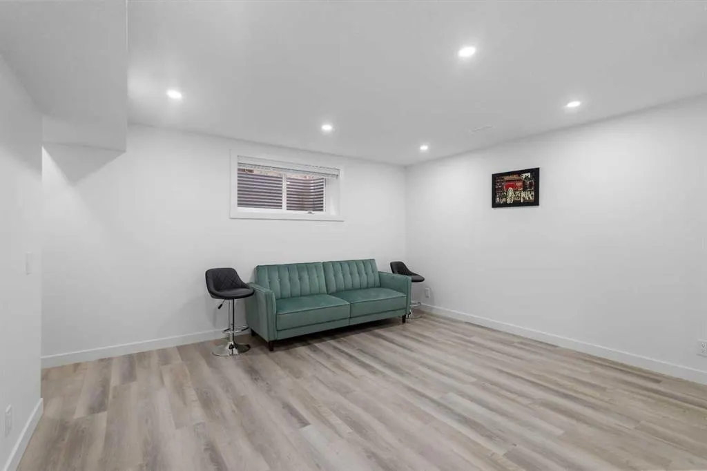 36 Aspen Hills Close SW
