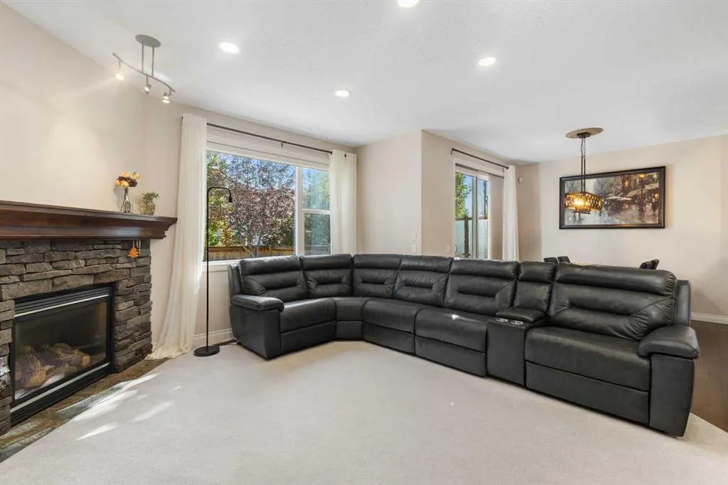 36 Aspen Hills Close SW