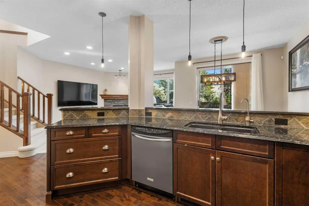 36 Aspen Hills Close SW