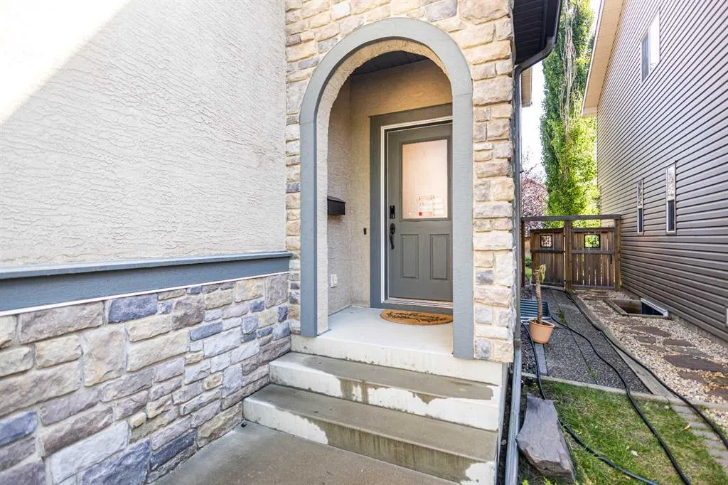 36 Aspen Hills Close SW