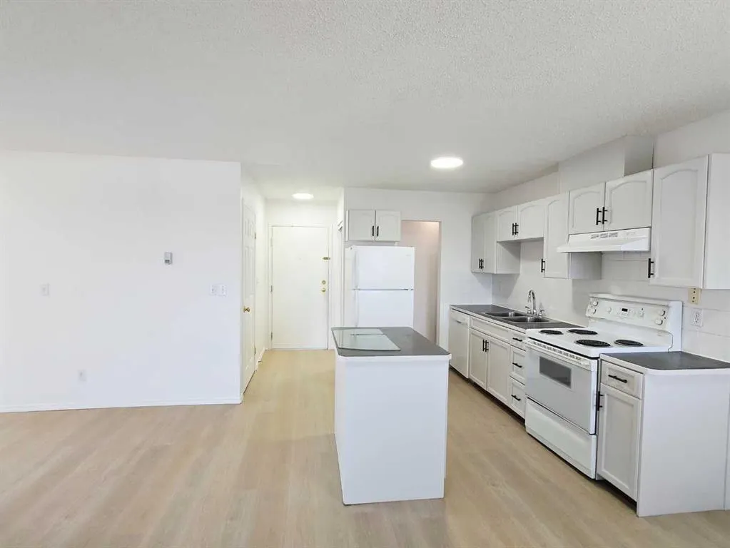 6825 Centre Street NW, #302