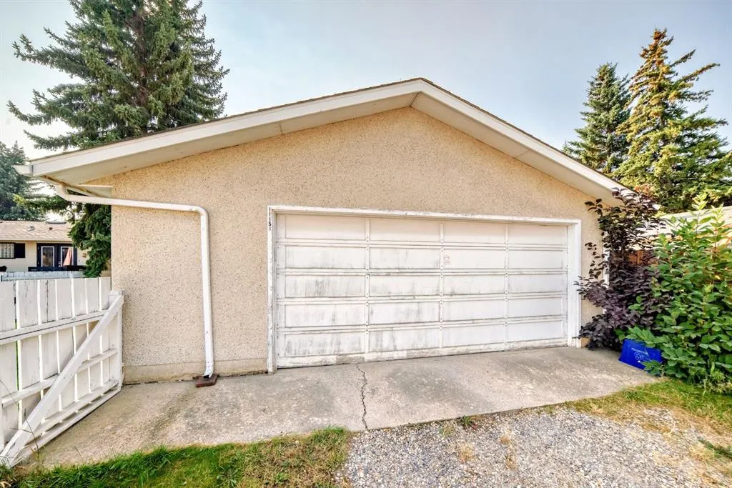 11151 Braeside Drive SW