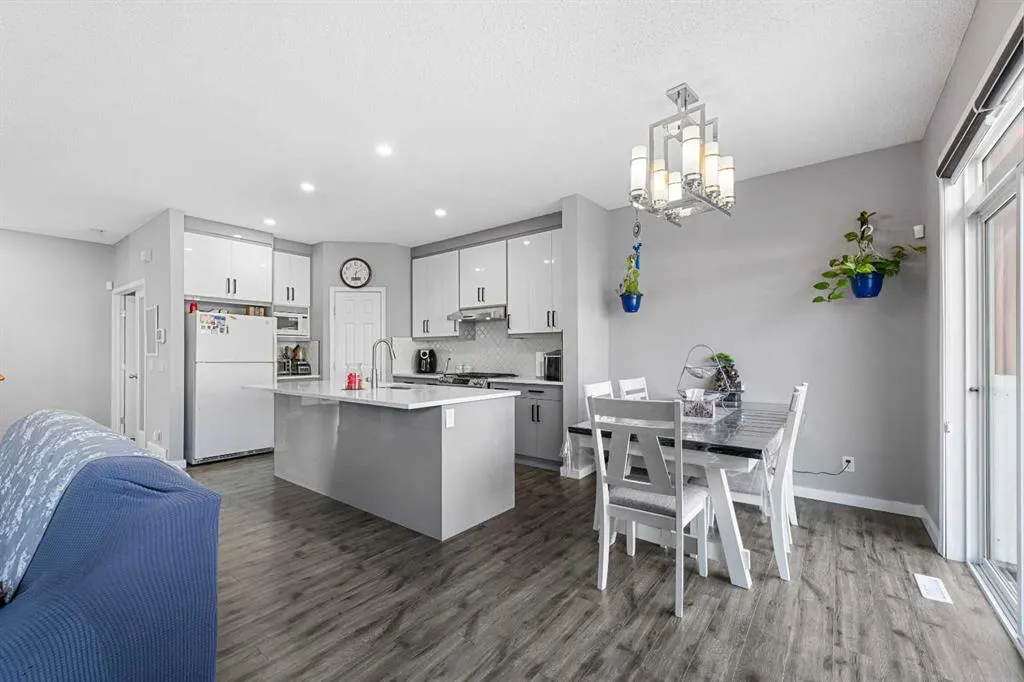 17 Saddlecrest Crescent NE
