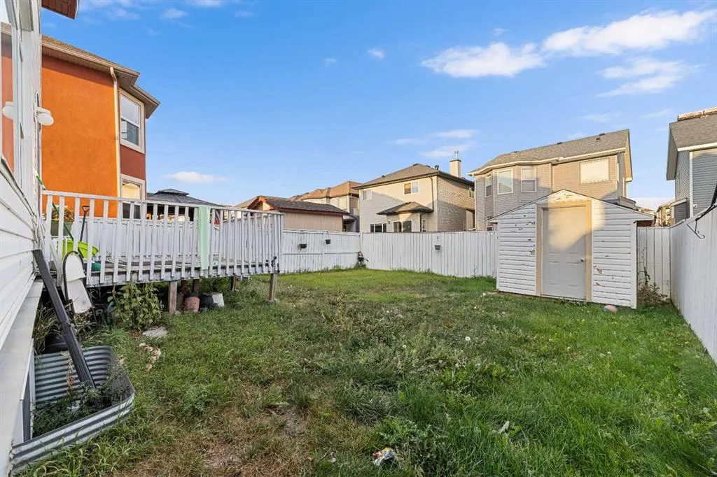 17 Saddlecrest Crescent NE