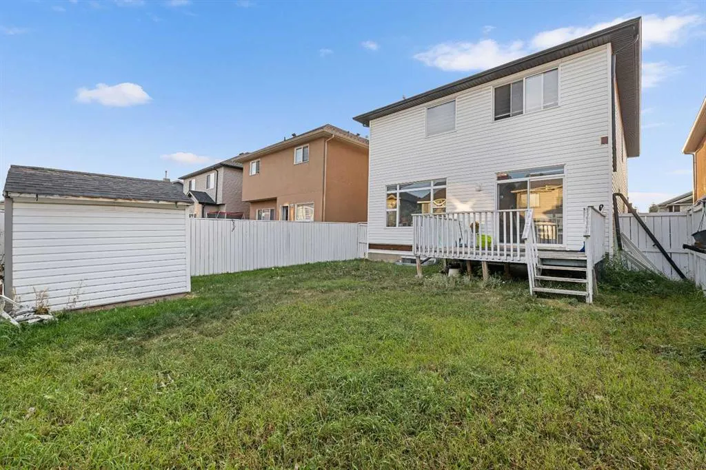 17 Saddlecrest Crescent NE