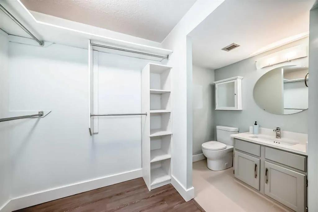 145 POINT Drive NW, #208
