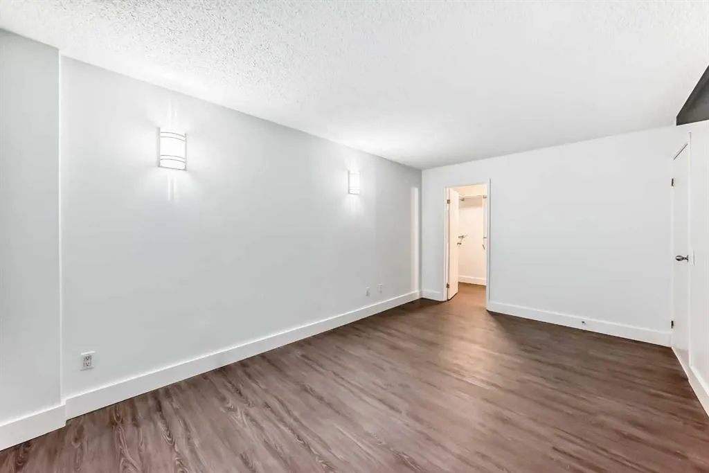 145 POINT Drive NW, #208