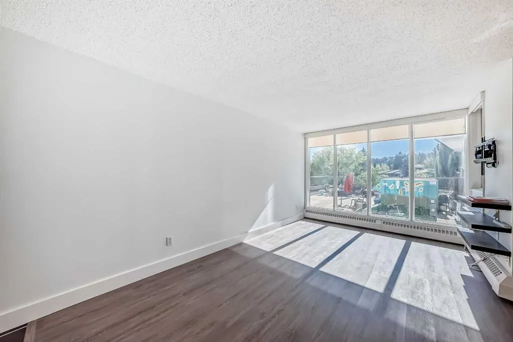 145 POINT Drive NW, #208