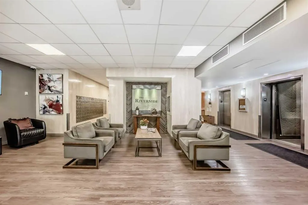 145 POINT Drive NW, #208