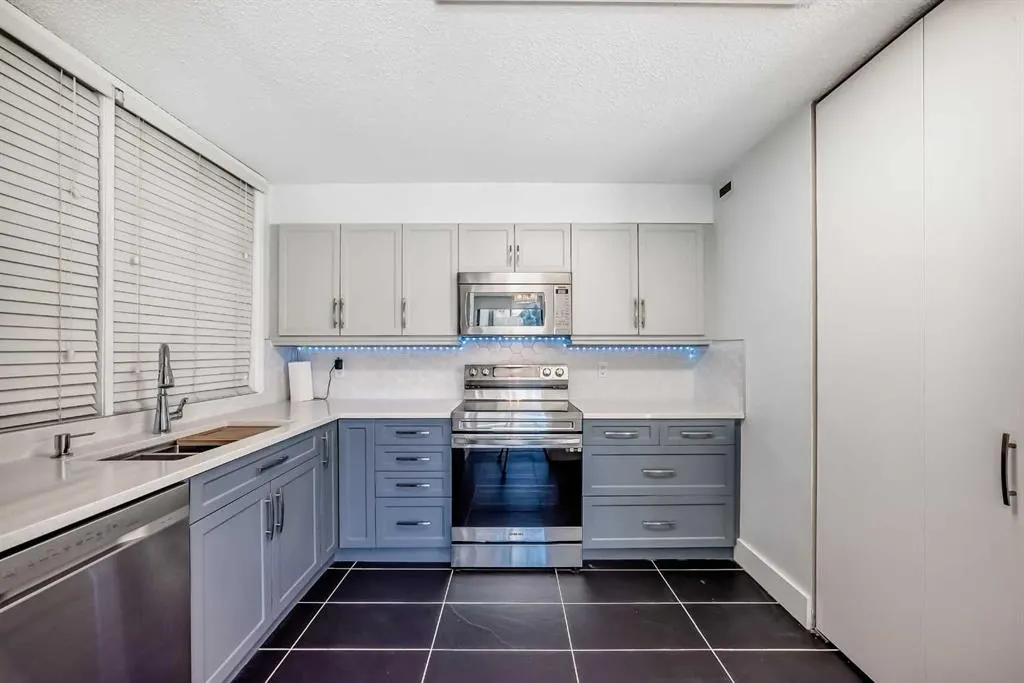 145 POINT Drive NW, #208